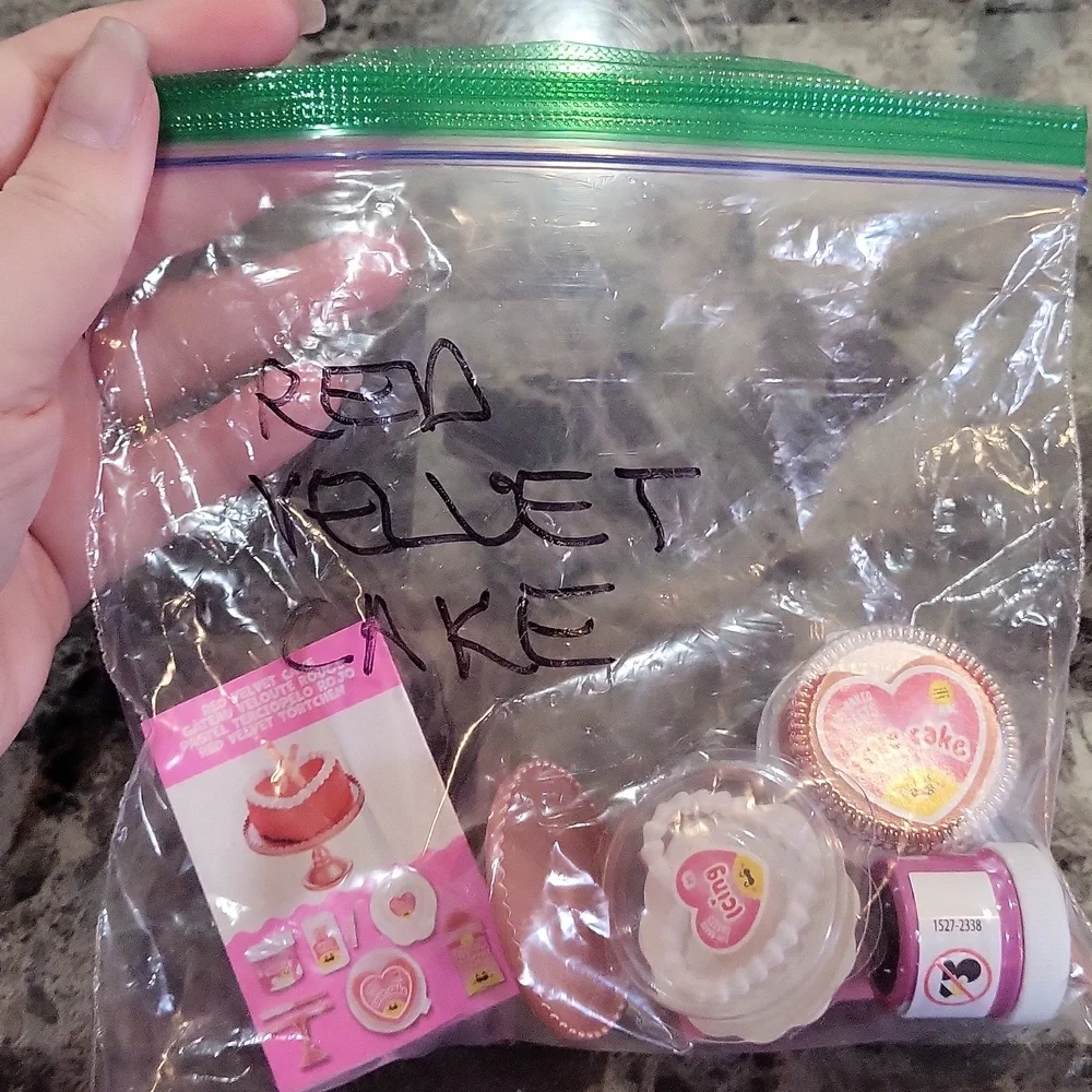 Miniverse Make It Mini Food Valentines Red Velvet Cake